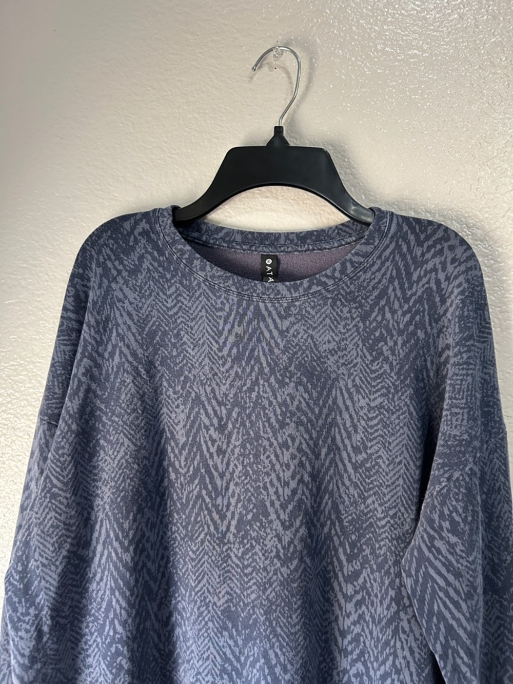 Athleta Heathered Slate Blue Patterned Crewneck Sz M Workout Athletic TC0230 - Picture 6 of 7